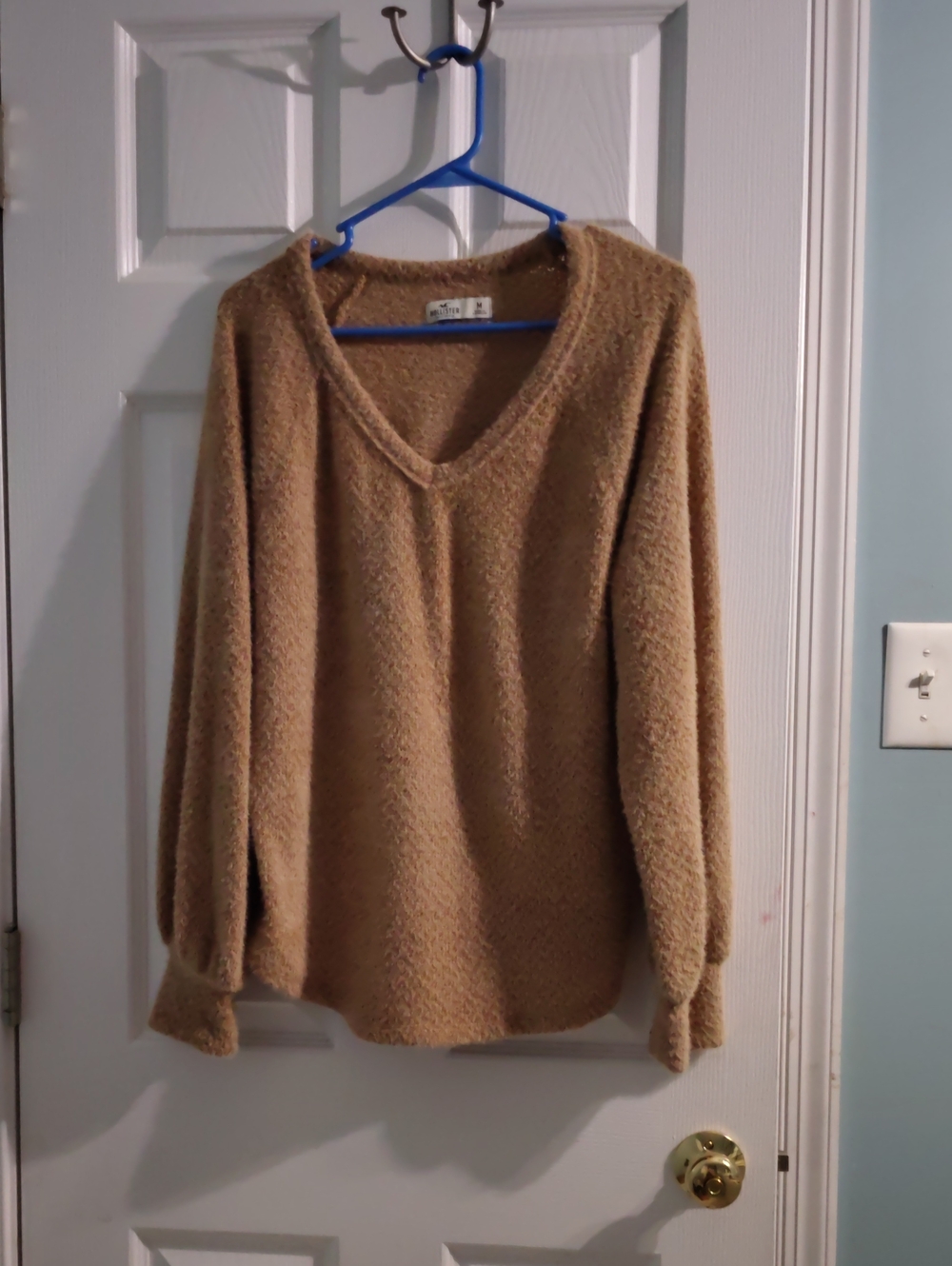 New Hollister Cozy V-Neck Plush Sweater, Size M